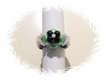Ring Blümchen weiss/grün