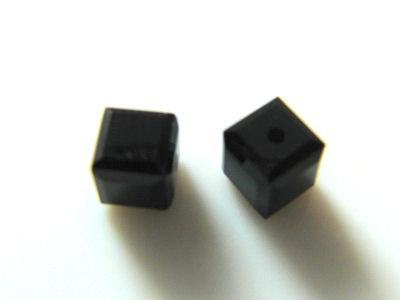 Cube, 4mm, Jet, 2 Stk *RESTBESTAND*